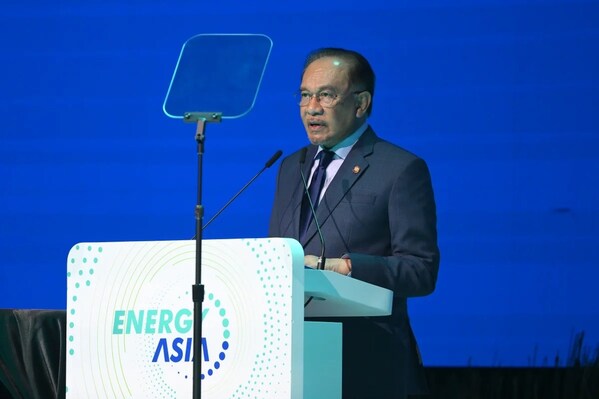 马来西亚首相拿督斯里安瓦尔于2025年6月16日在吉隆坡会议中心发表2025亚洲能源论坛（Energy Asia 2025）主旨演讲。
