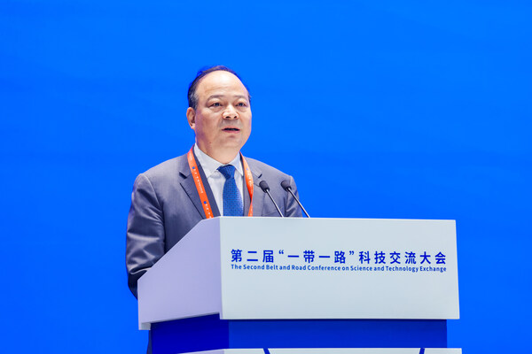 宁德时代董事长兼CEO曾毓群在重要会议上阐述全球零碳转型愿景并呼吁深化合作