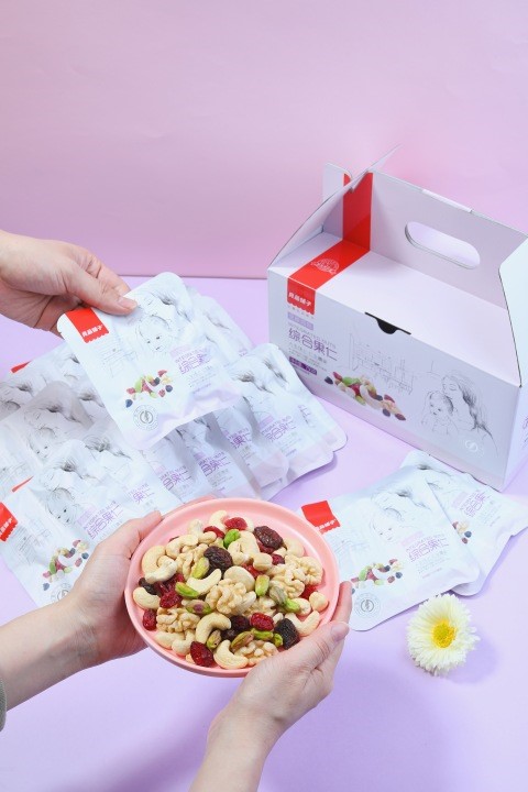 良品铺子“七日鲜”综合果仁