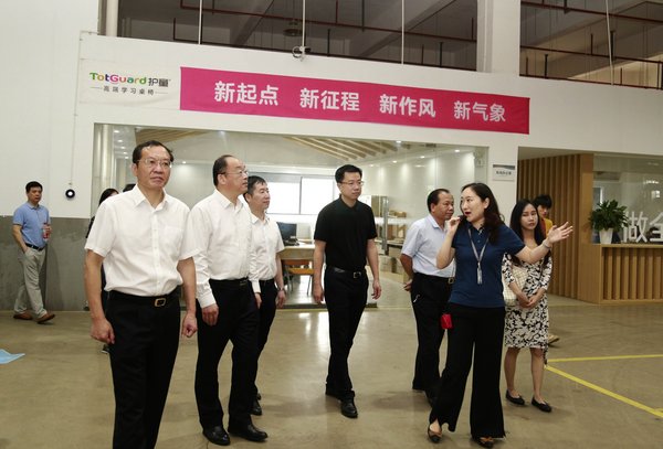长三角各省市市监局领导参观护童智能工厂