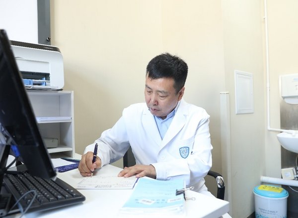 张建中教授开出达必妥(R)北京地区首张处方