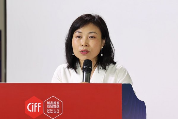 南方都市报经营公司副总经理伍静妍致辞