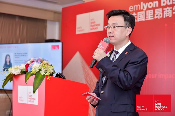 法国里昂商学院亚洲助理校长、Global DBA项目主任陈峻松教授致欢迎辞