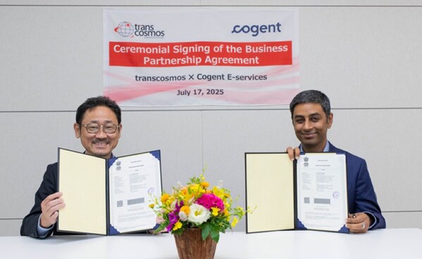 7月17日签约仪式现场，图右：Cogent董事总经理 Abhinav Singh，图左：transcosmos India Private Limited董事总经理兼首席运营官 香村洋平