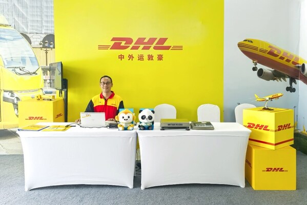 DHL快递在成都世运村配套服务区域开设快闪店，为世运会参与者提供国际限时快递服务