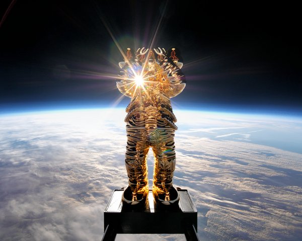 For its fifth stop, KAWS:HOLIDAY travels to space! KAWS in collaboration with AllRightsReserved presents KAWS:HOLIDAY SPACE. COMPANION dons an astronaut suit and takes a sounding balloon 41.5 kilometers (136,296 feet) up into the Stratosphere. It was recorded with a 360-degree panoramic video camera, capturing COMPANION
