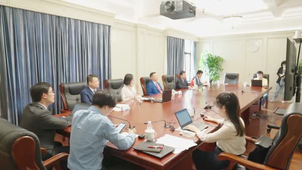 上海电气再揽迪拜五期900MW光伏发电项目