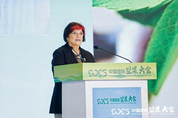 加州巴旦木协会全球技术和法规事务副总裁 Julie Adams女士