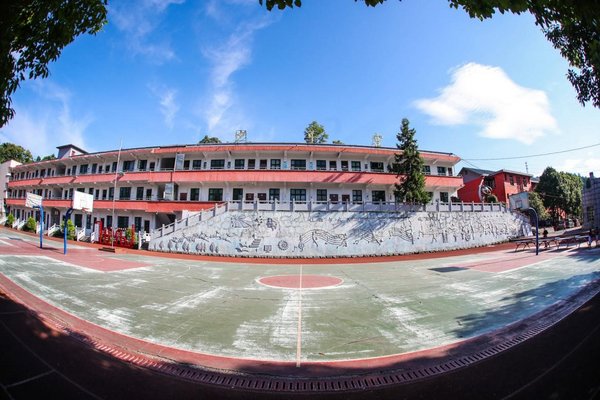 飞驰破限 阿迪达斯捐赠全新装备助力湖南凉亭坳小学勾勒篮球梦想
