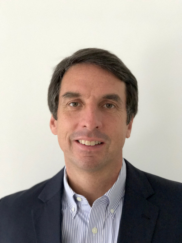 Dole Asia Fresh部门总裁Christian Wiegele和Dole Asia Holdings董事兼执行副总裁