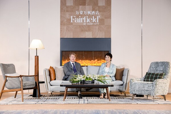 万豪国际集团董事会主席David Marriott与万豪国际集团大中华区总裁毛怡冰