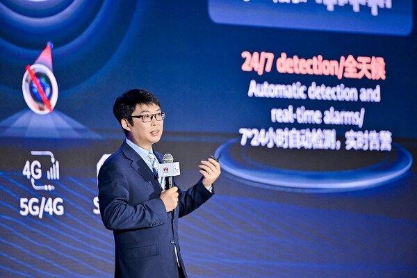 华为数据通信产品线园区网络领域总裁赵少奇发表演讲