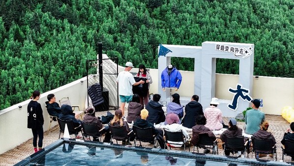 波司登“气温多变 穿波司登叠变”都市户外体验活动