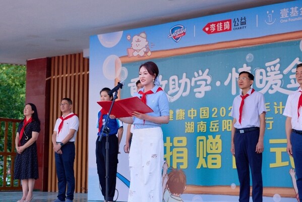 舒肤佳携李佳琦公益团队走进东城小学，开展洗手健康教育课